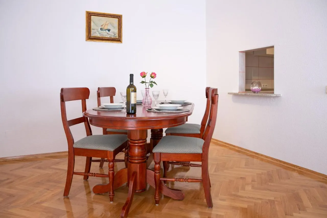Apartment Angelina Split